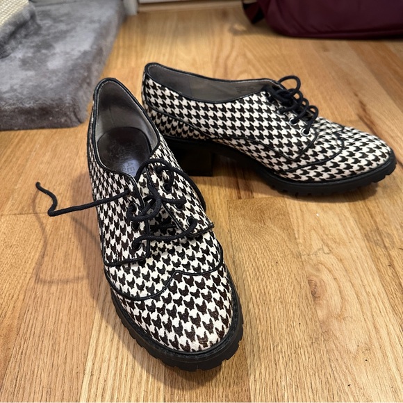 MICHAEL Michael Kors Shoes - MICHAEL Michael Kors Black/Brown and White Lace Up Heel Calf Hair Oxfords Sz7